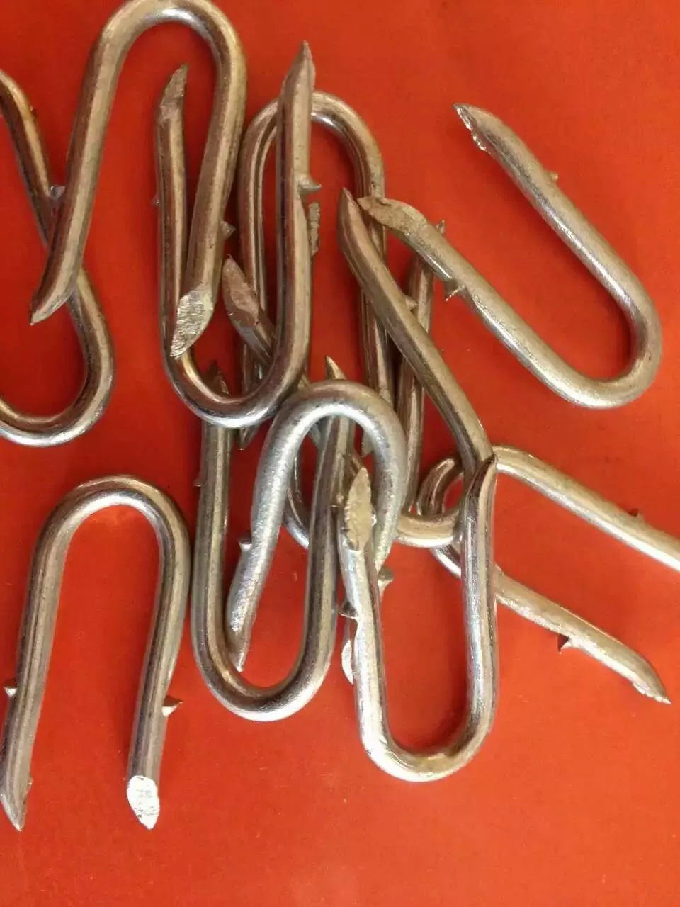 15kg Bucket Barbed Staples 40x4.0mm /staples Buy 1 1/4" X 9ga 50lb