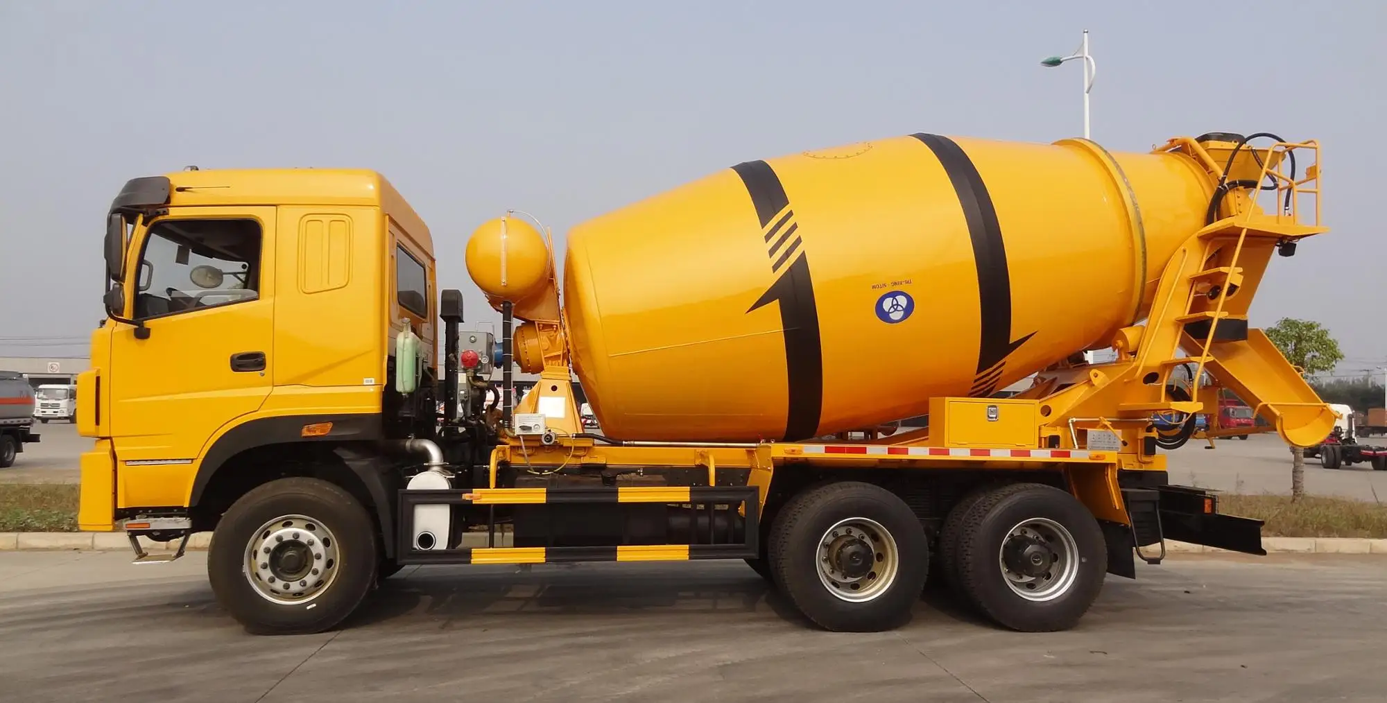 rhd 10 wheel special diesel truck cement concrete mixer truck