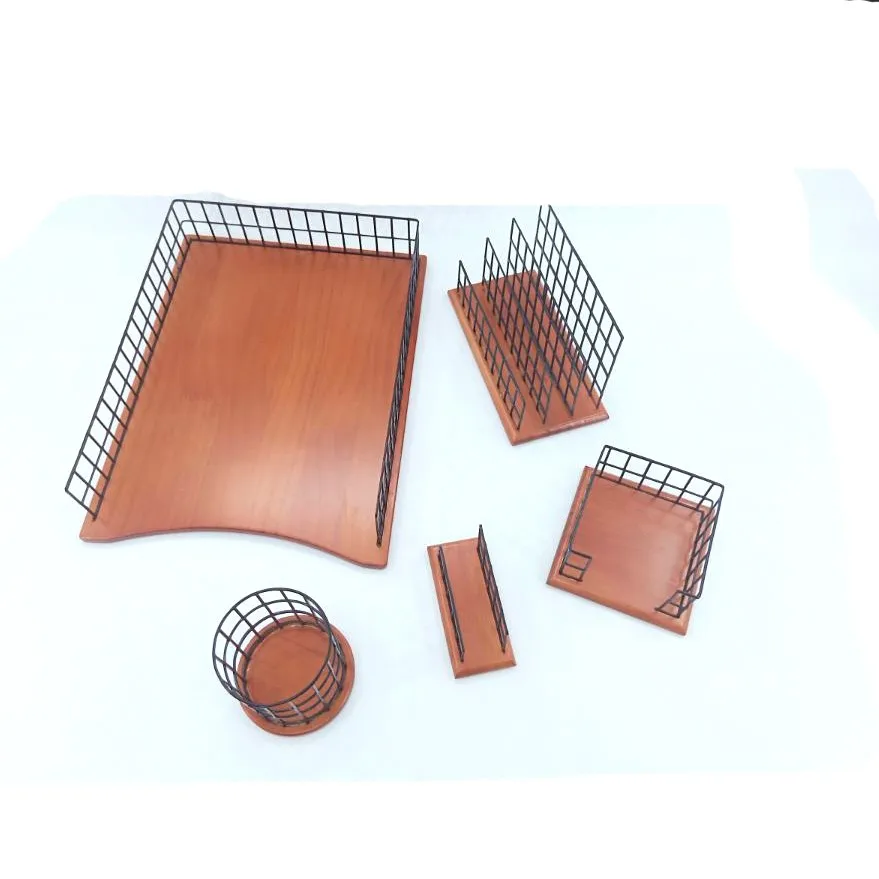 Стеклянный куб. Настольный основа. Маятник ньютона. Настольный основа. Маятник ньютона с деревянными шариками.