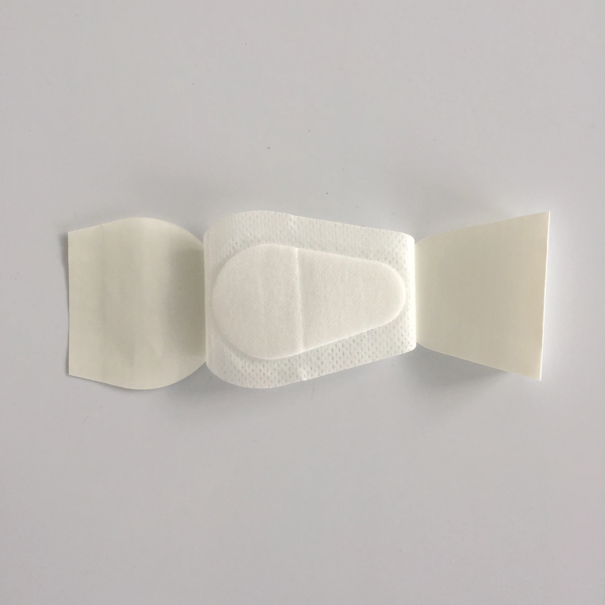 Medical Non Woven Eye Pads Soft Sterile With Adhesive Edge For Eye