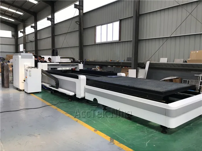 China 1000W fiber laser cutting machine cut 12mm carbon steel with exchange table