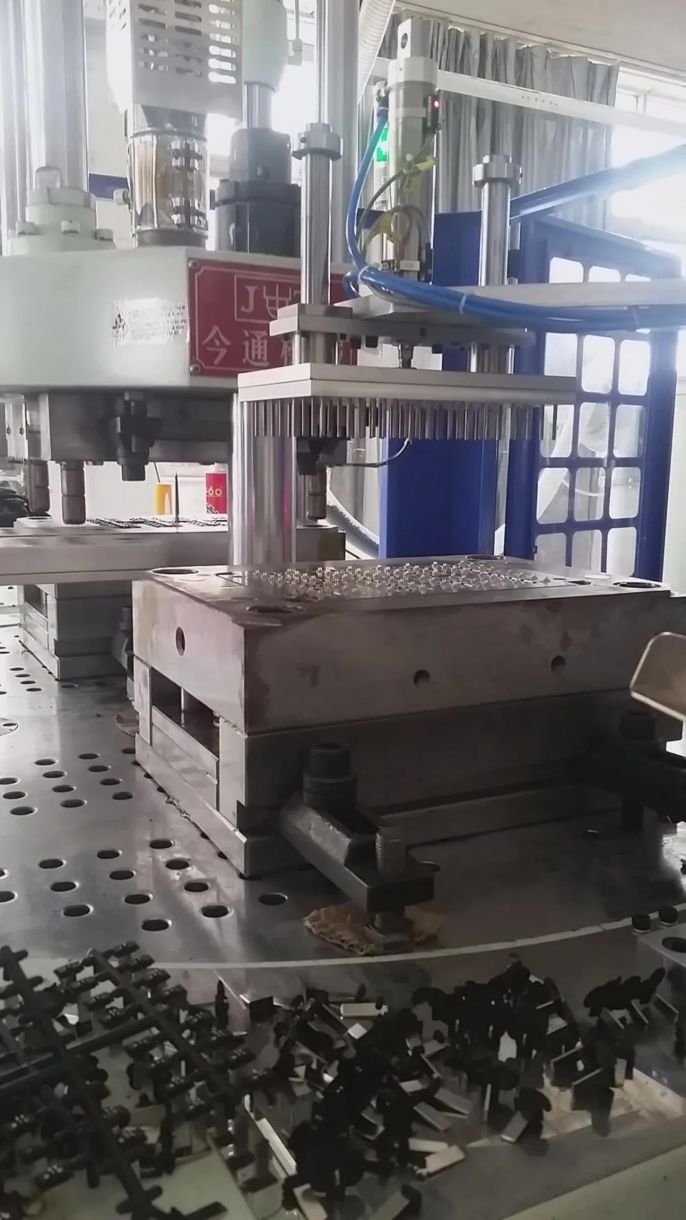 55T Clamping Force High-accuracy Rotary Table Plastic Injection Molding Machine with 1 Year Warranty