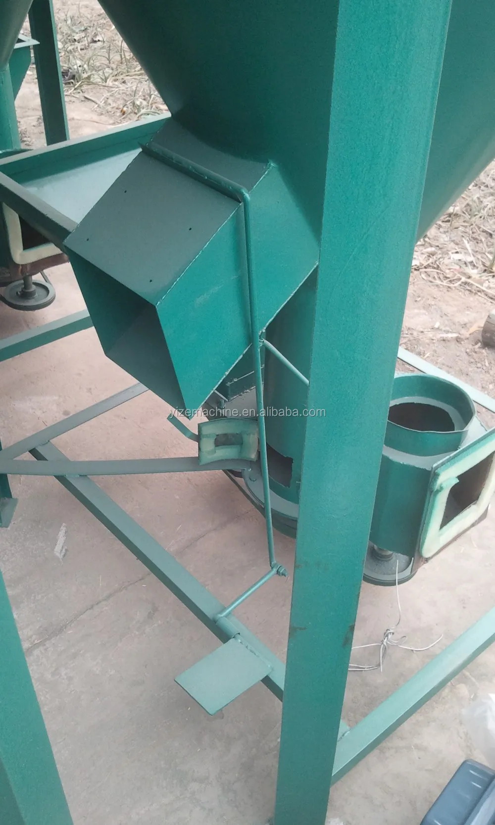 Vertical 1 Ton Stationary Poultry Animal Cattle Feed Grinder Mixer