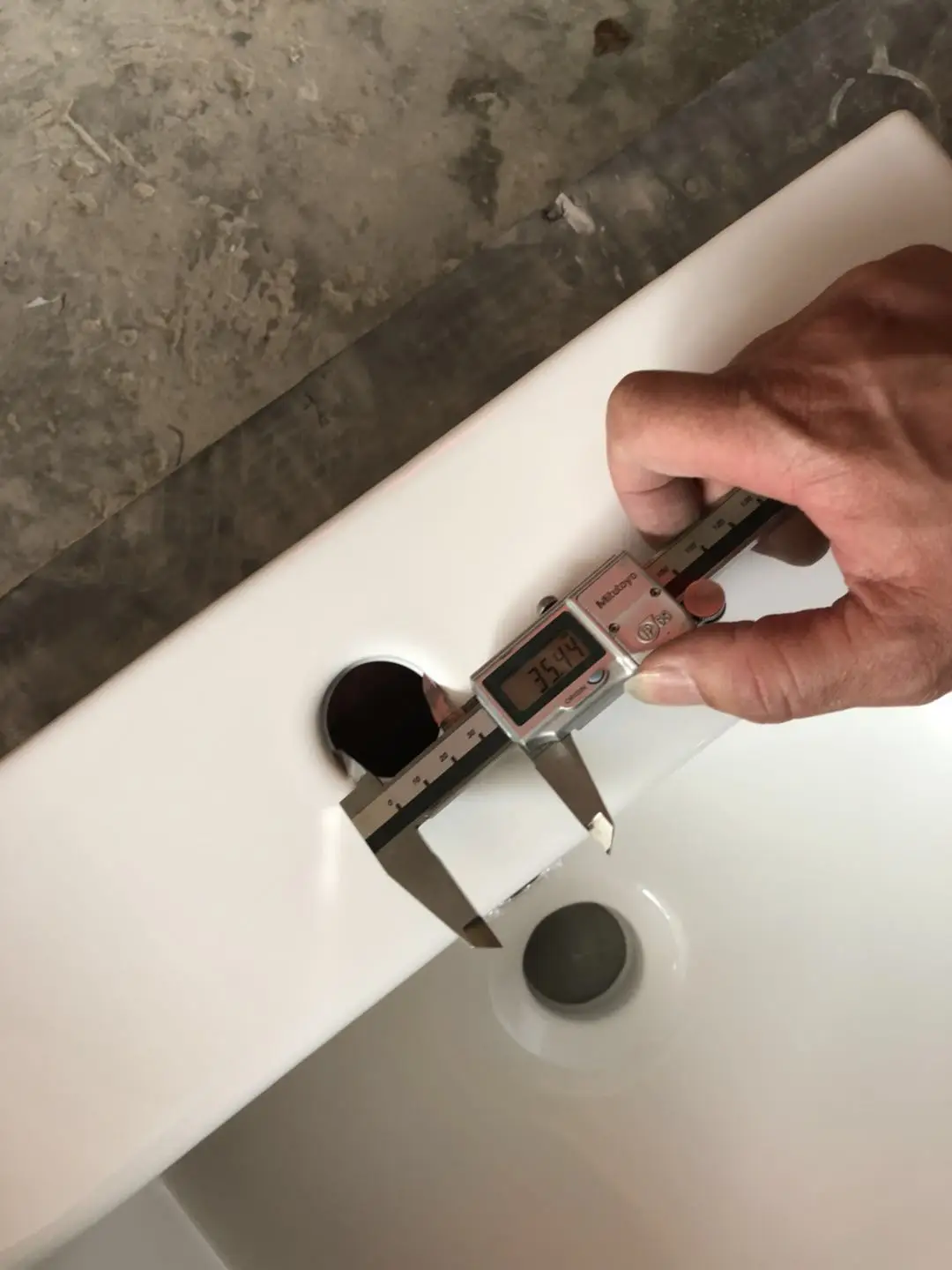 Ceramic hotel bathroom wc outside wall small wc hung basin sink