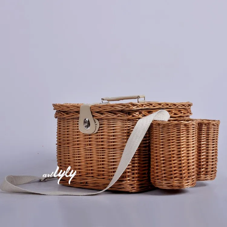 Wholesale raw rattan willow food fruit storage 2 bottle wicker wine bottles holder picnic baskets with liner shoulder strap