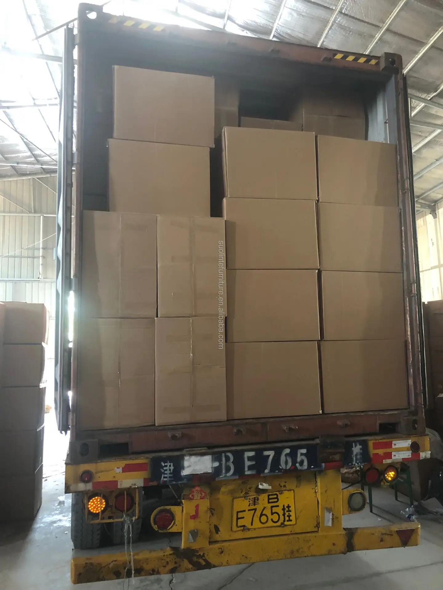 Wholesale Low Price Plastic Dining Chair Restaurant Furniture Stackable Space-Saving Outdoor Dining Chair