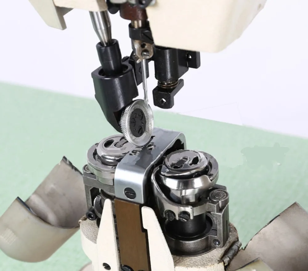 Underwear Making Siruba Overlock Industrial Sewing Leather Belt Cutting