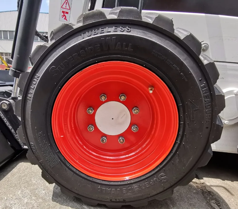 橡胶履带式装载机滑移转向装载能力 700 千克