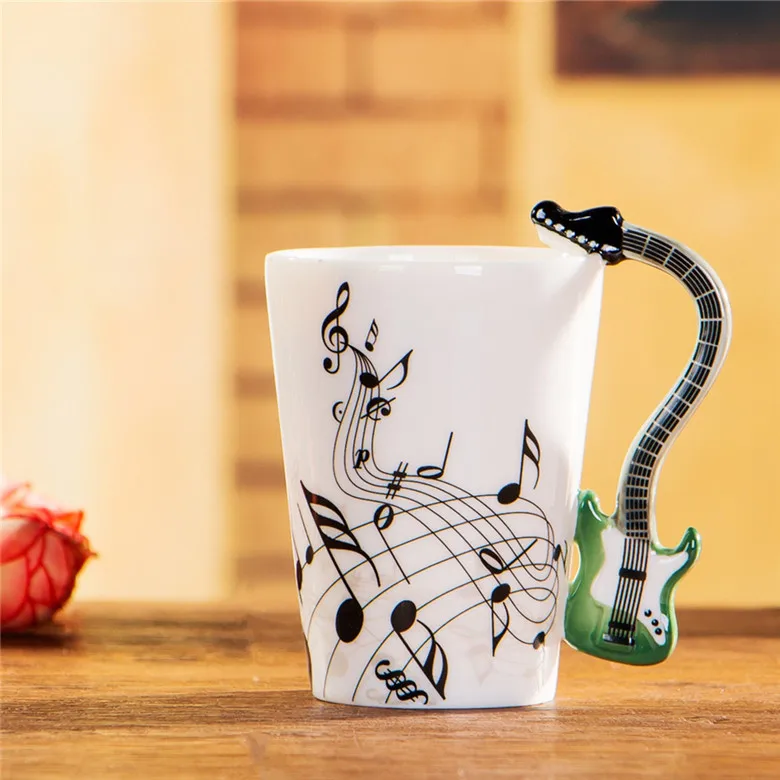 personalidade com note de música, caneca de