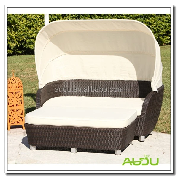 antique canopy bed.jpg