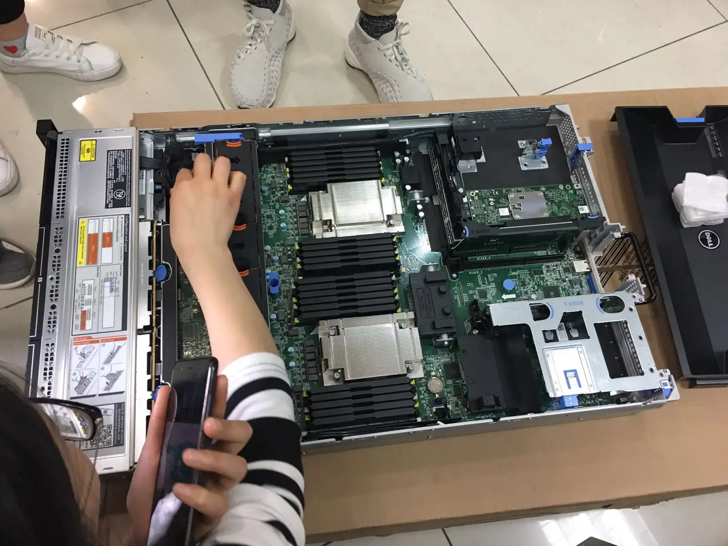 Процессор для сервера. Сервер из процессоров. Xeon e5450 сервер. Купить серверный процессор.