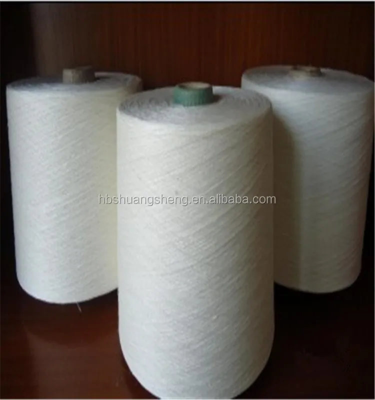 Белые черные хлопчатобумажные нитки. Овечья шерсть для вязания. Крученая пряжа графический вид. Отбелить нитки. Отбеливание шерсти.