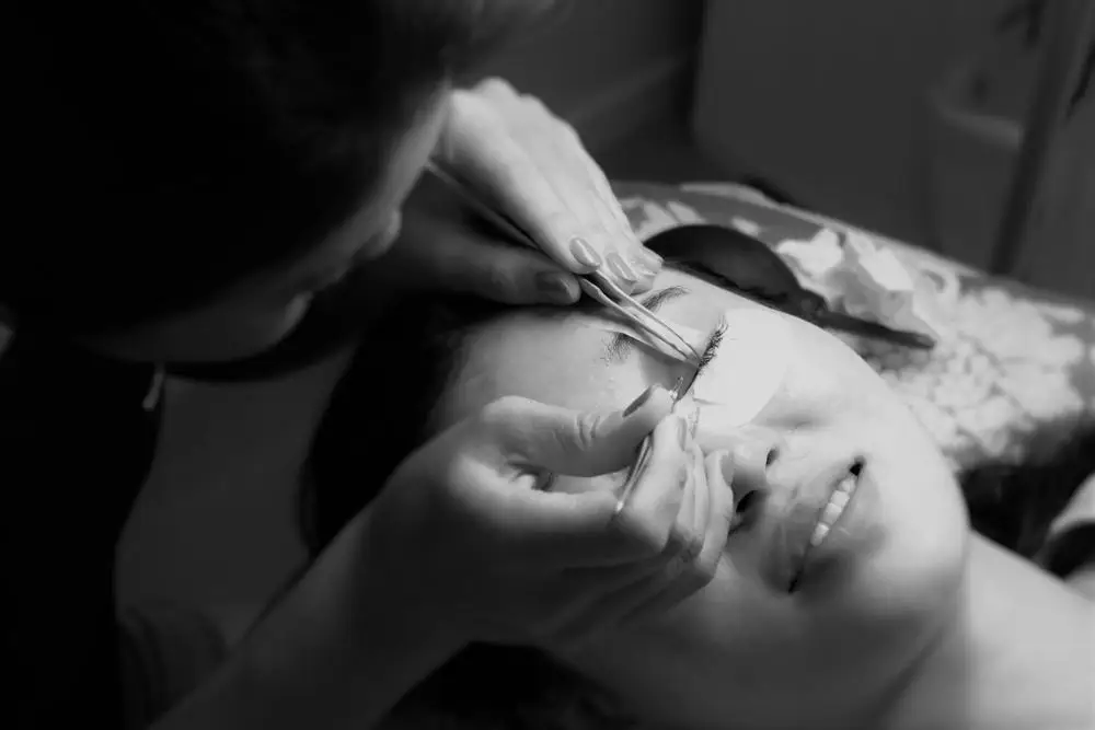 HOW TO APPLY PRE MADE FANS.jpg