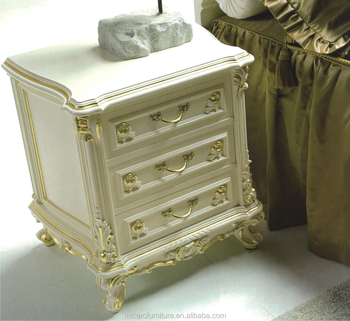 Antique Classic Cream Birch Solid Wood Bedroom Furniture With Poly Rezin Carve Buy Antique