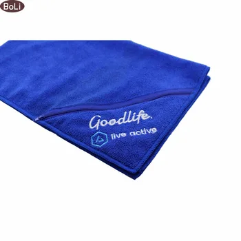 sports towel with zip pocket