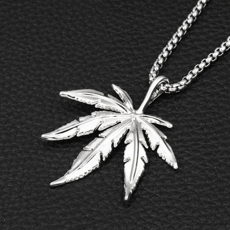 maple leaf necklace  (2).jpg
