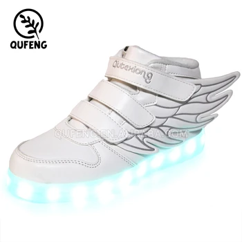 sapato branco de criança