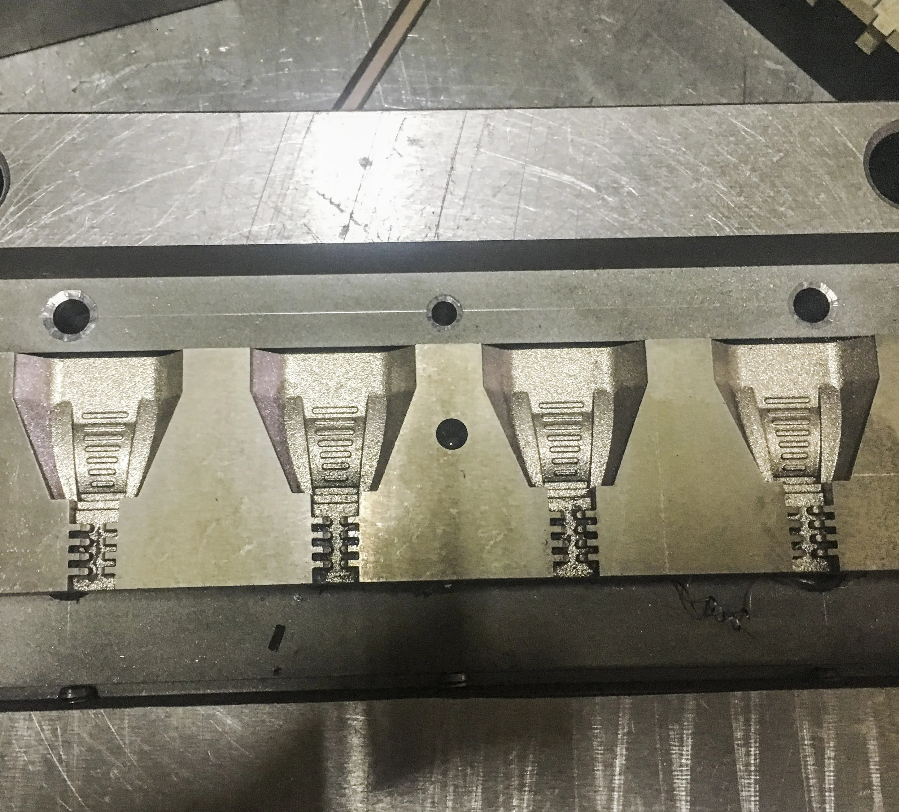 Uk011 Uk Plug Insert With Plastic Earth Pins 13a 3a Buy Solid