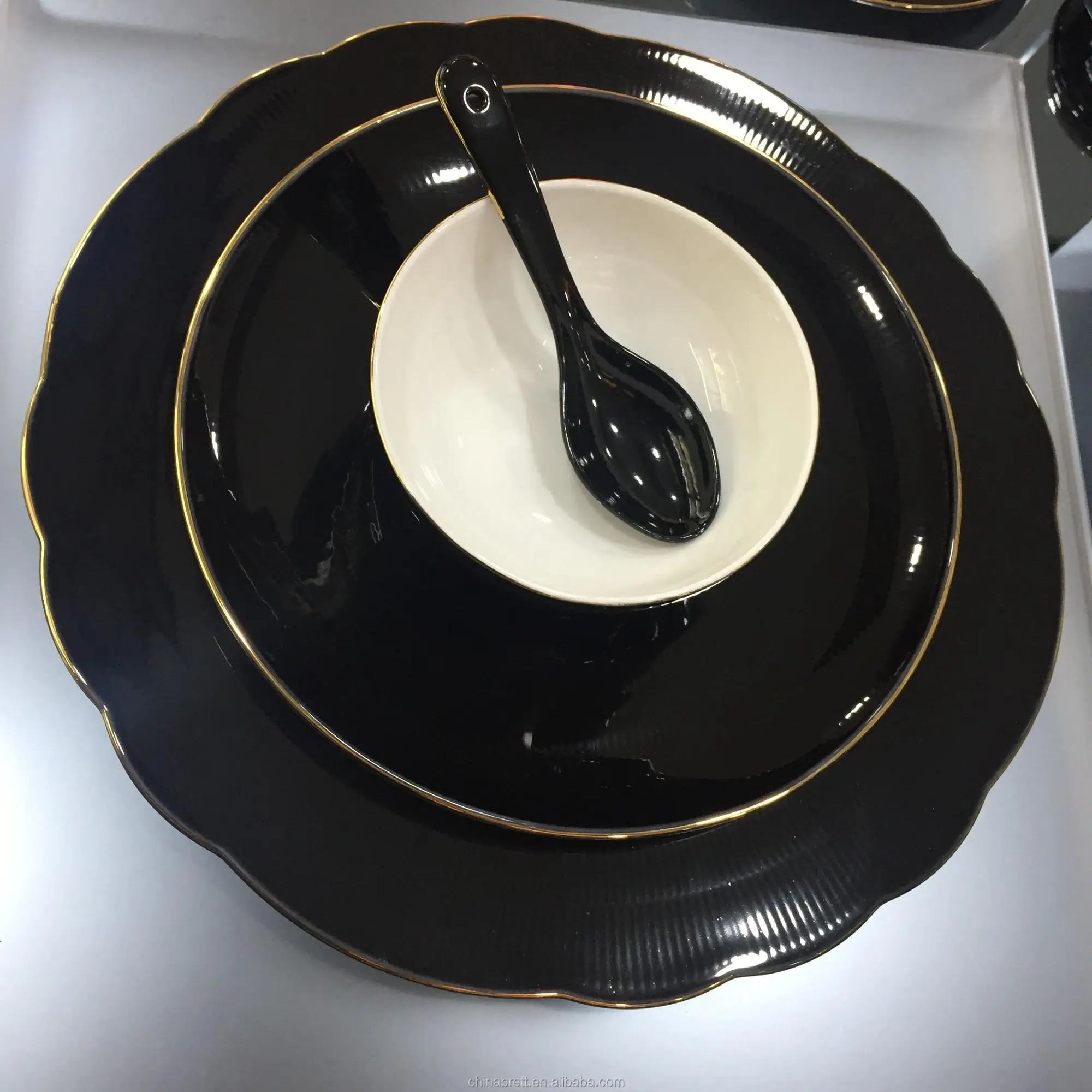 Luxury Black And White Bone China Dinner Set With Gold Rim