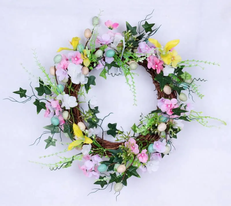 有吸引力的室内复活节装饰花圈