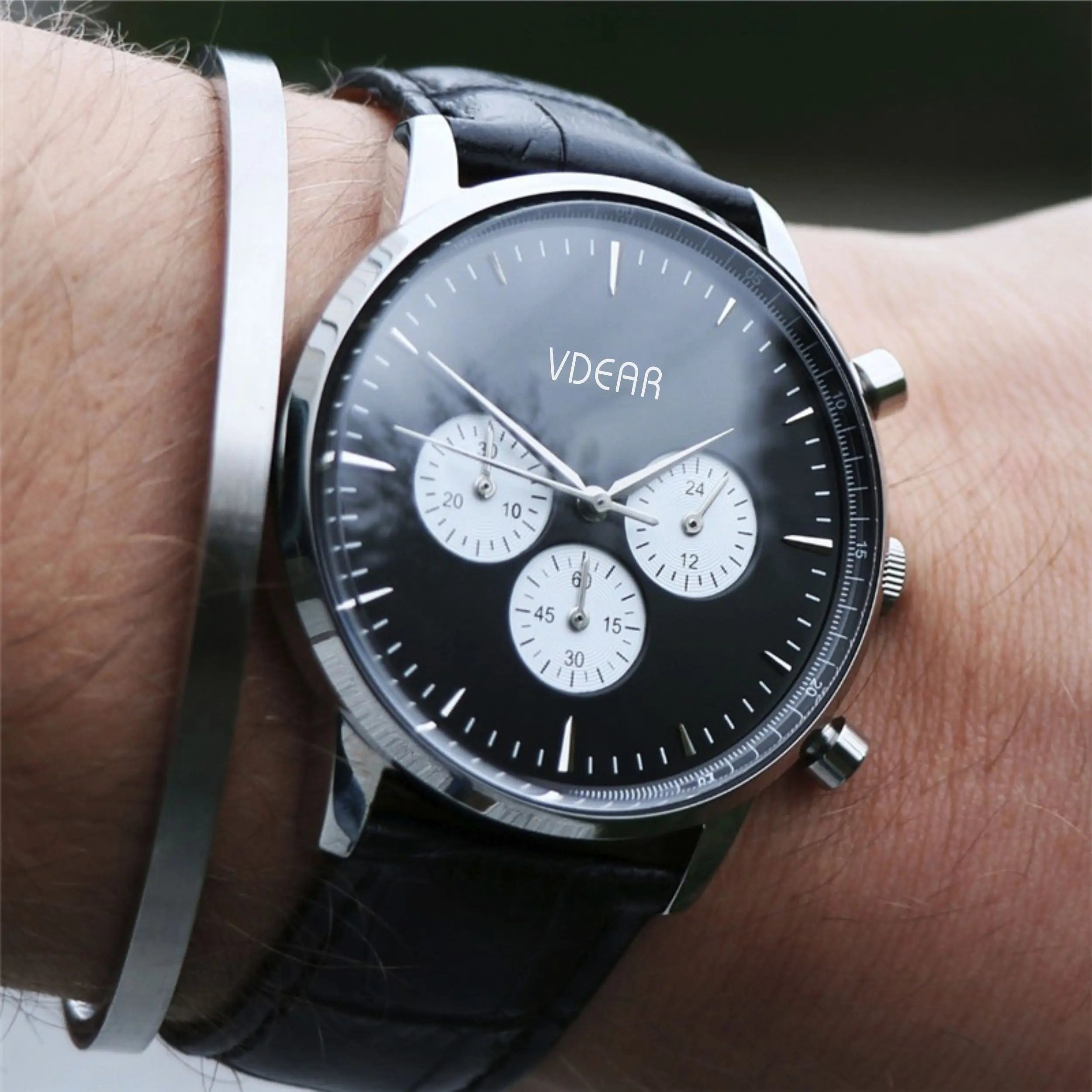 Wholesale Leather Strap Classic Watch with 3 Sub Dials Chronograph Quartz Movement Mens Watch