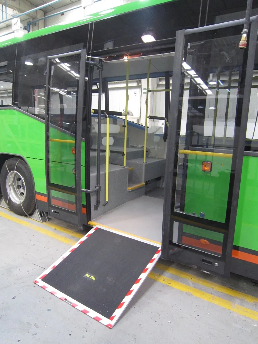 Ce Certified Ewr L Bus Wheelchair Loading Ramps With 350kg Capacity Buy Aluminum Wheelchair