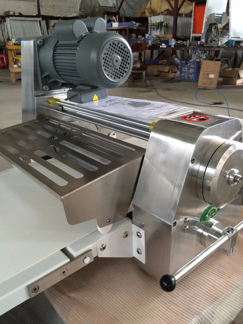 Commercial Kitchen Bakery Equipment Table Top Standing Dough Sheeter