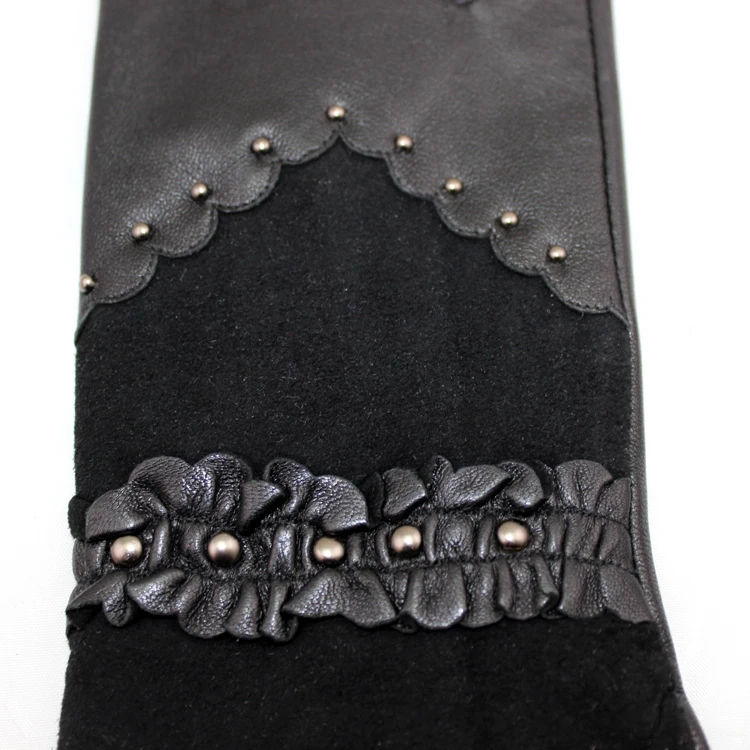 Fashion ladies sheepsuede leather gloves with rivet details