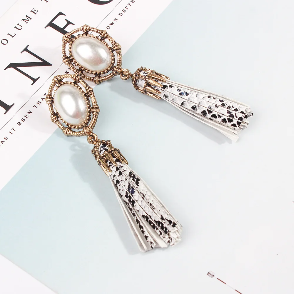 New Design Simple Imitation Pearl Hollow Metal Snakeskin Pattern PU Leather Tassel Earrings