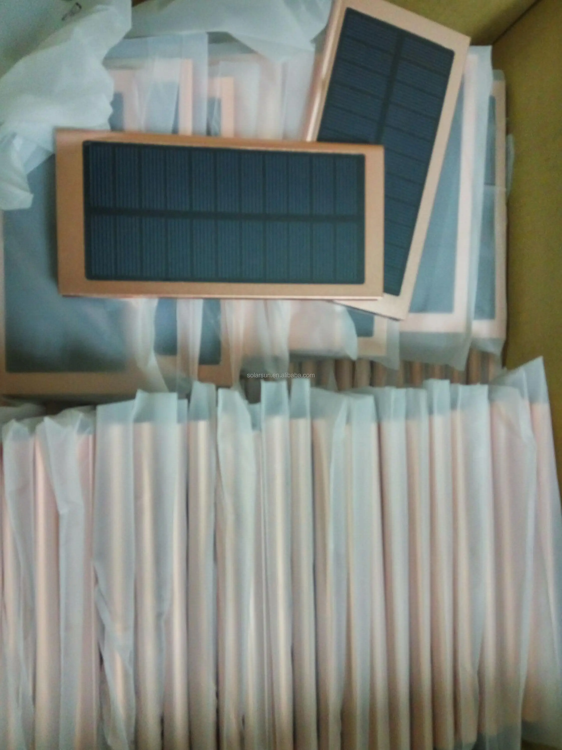 Solar Charger Flashlight Radio Backup Battery power Lighting Play Charger for phone with SOS function