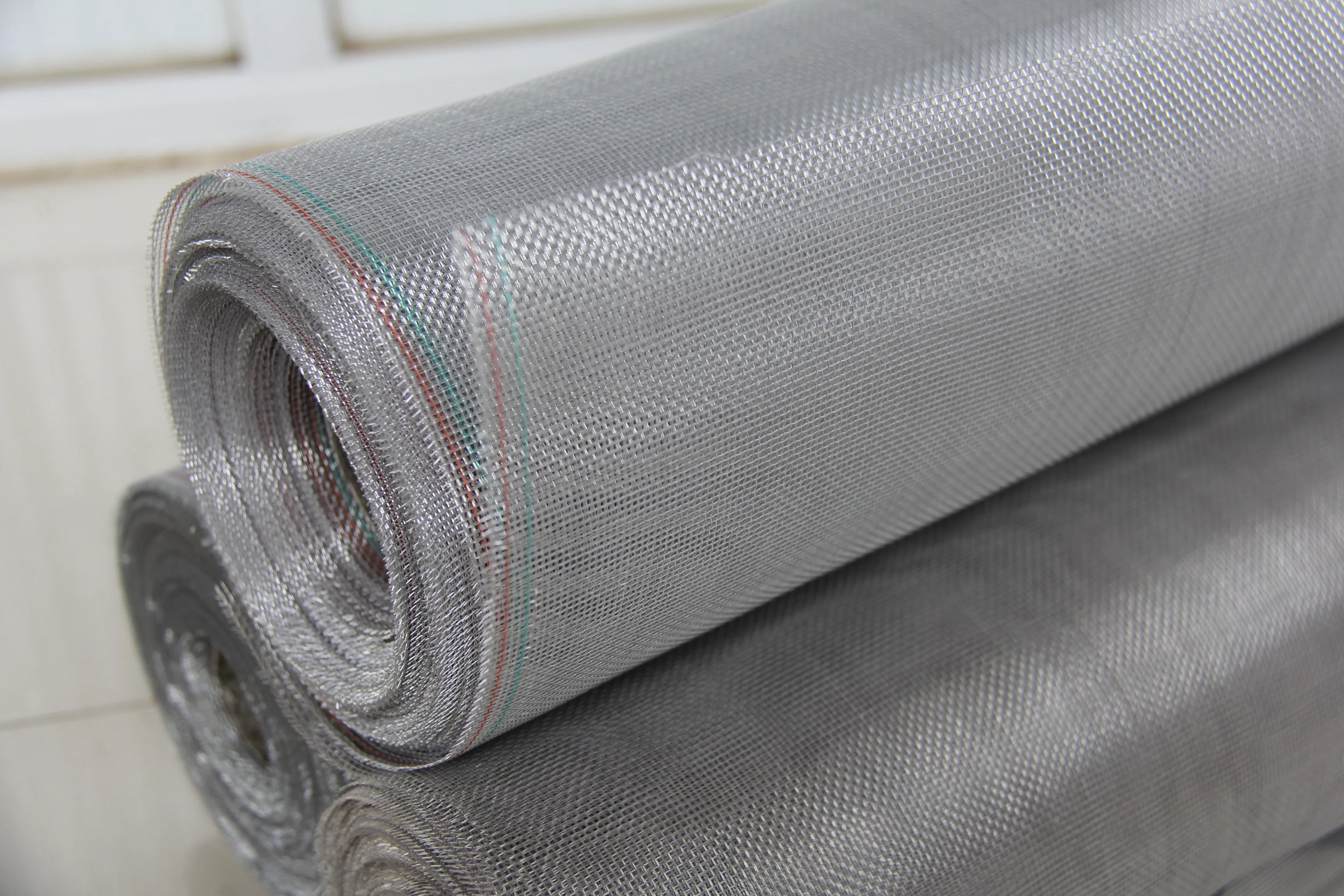Hot sale roll up fireproof privacy stainless steel mesh for security window screen