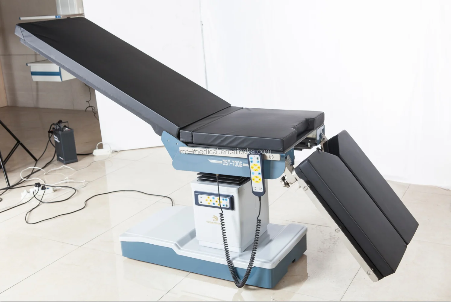 Electric surgery table for rectal and kidney urological operation