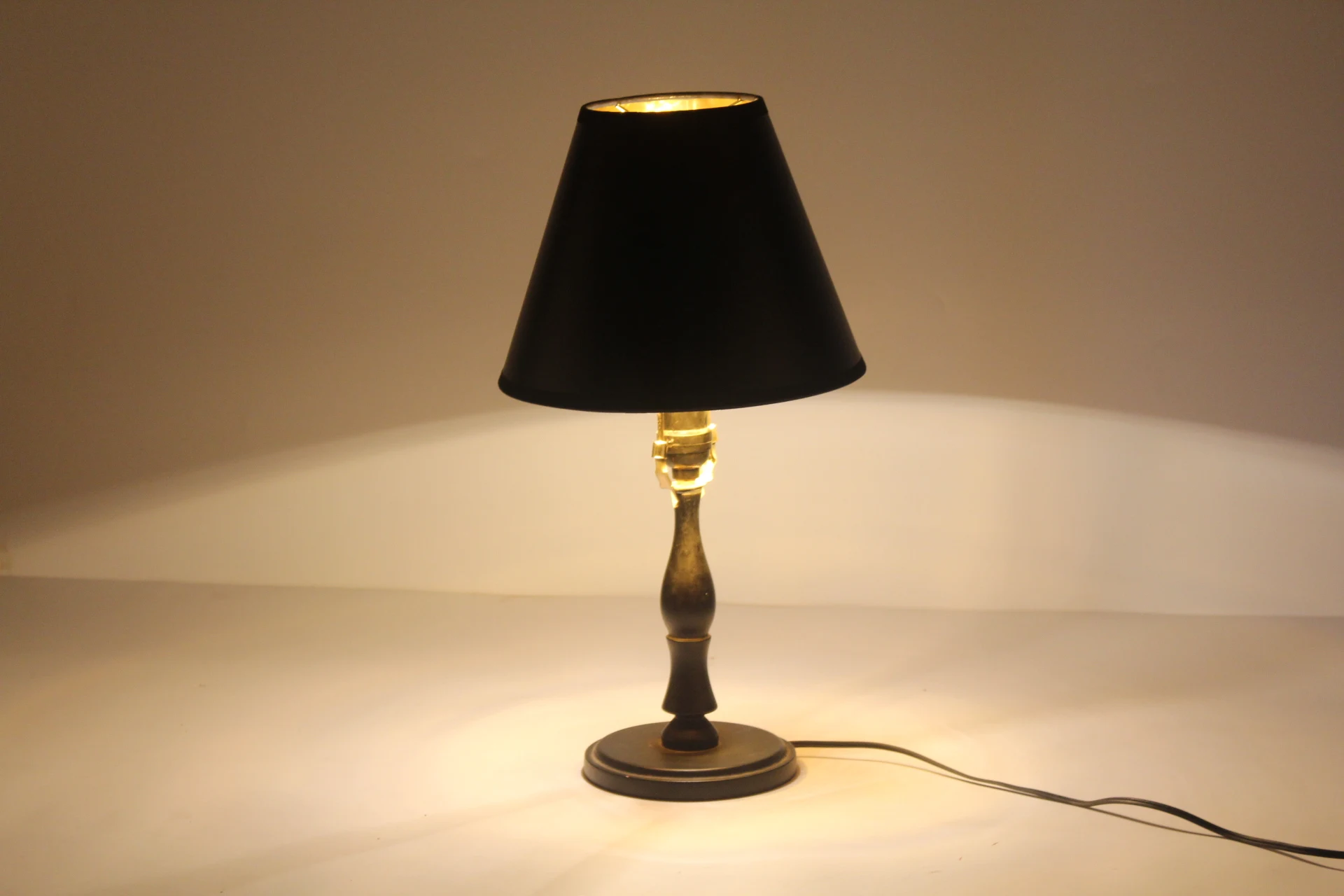 Schwarzer Papier Lampen Schirm Für Tisch Lampe - Buy Lampe Schatten Für