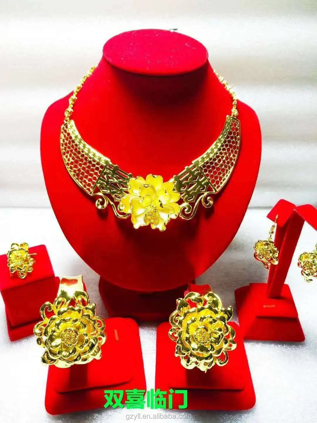 Traditional Chinese Jewelry - Vibrant traditional Chinese jewelry with  intricate details - CleanPNG / KissPNG