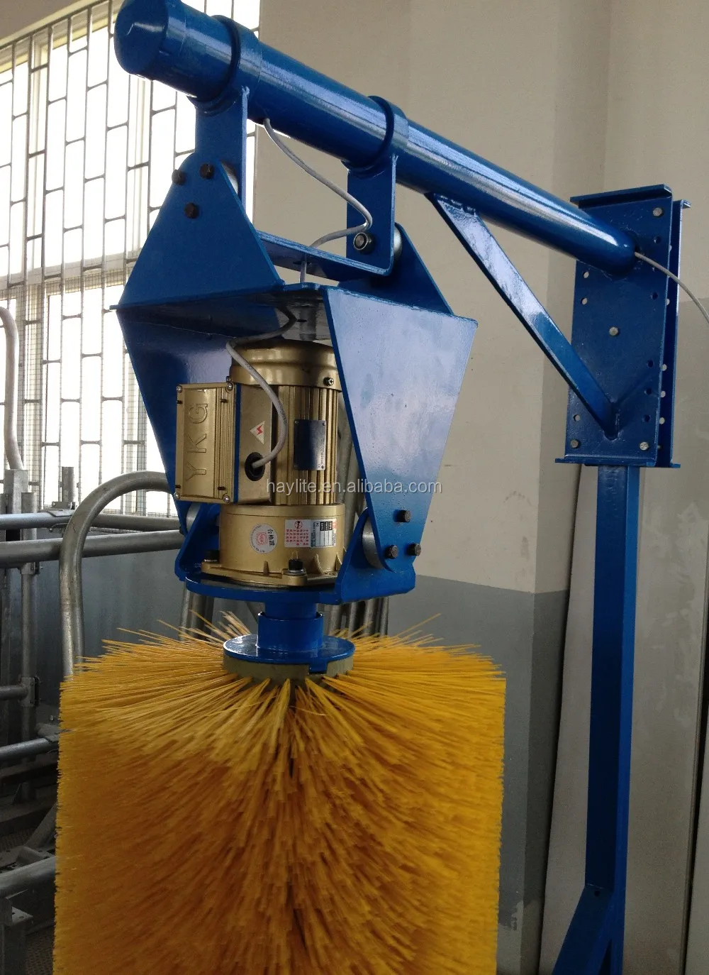 High Quality Auto Cow Cattle Scratching Body Brush With Electric Motor