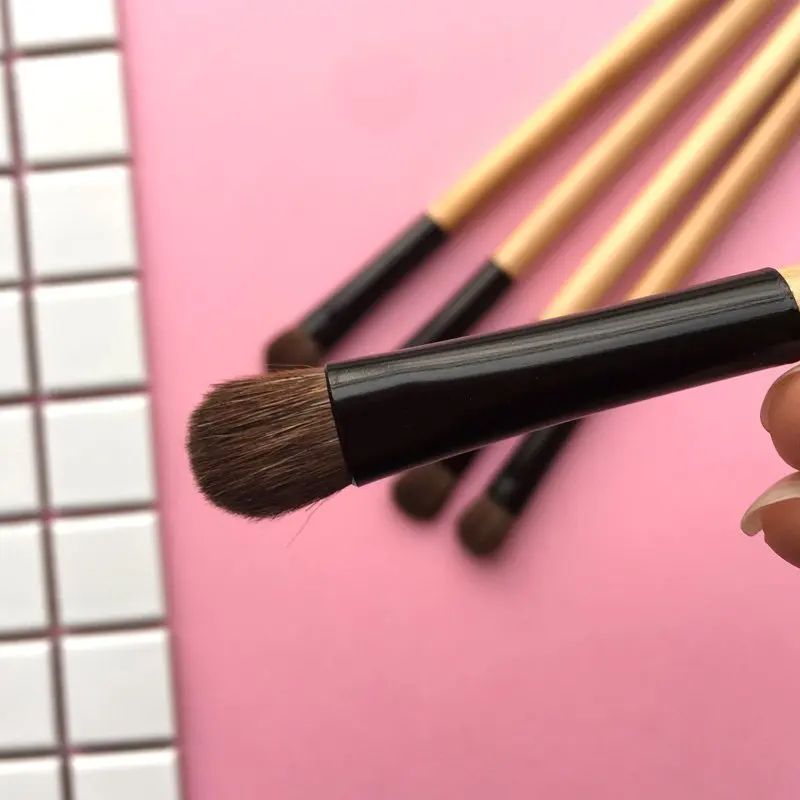 eyeshadow brush1.3.jpg