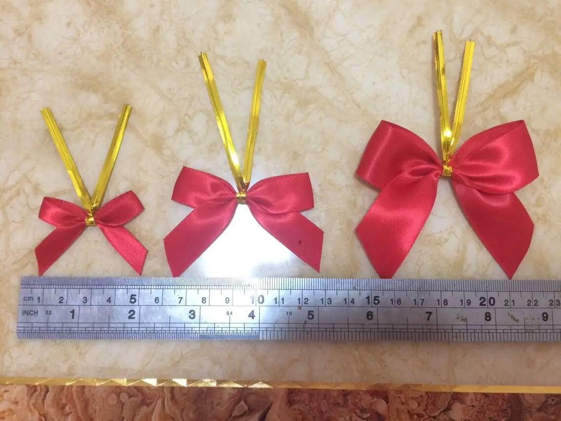 Satin ribbon bows with sticker Making ribbons and bows for invitation cards