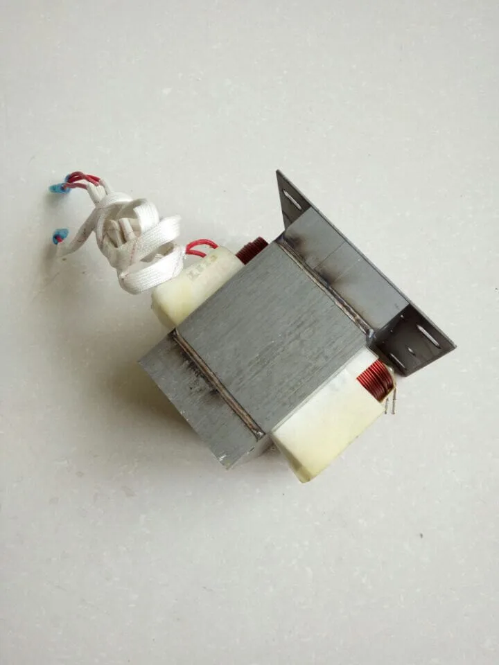 Presa microonde con connettore terminale magnetron condensatore