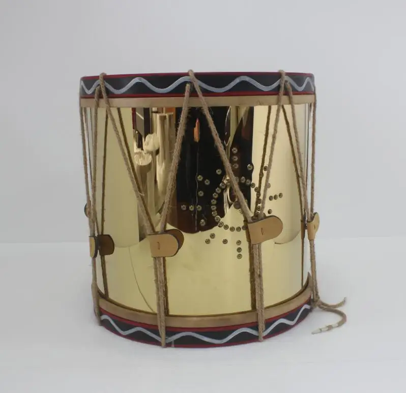 金色不锈钢圆形 drump 咖啡桌与玻璃顶部