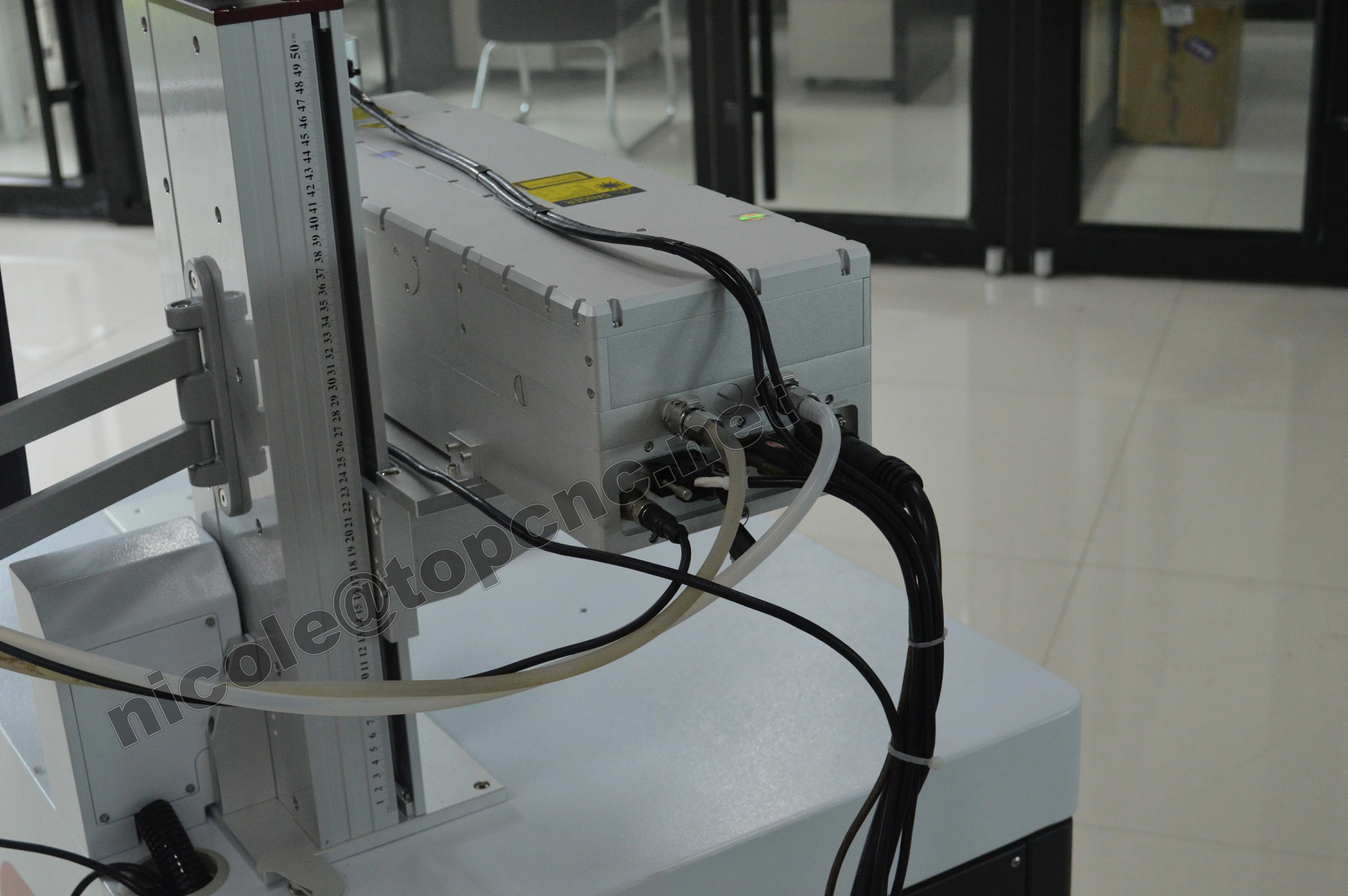 Low price uv fiber laser/ high quality fiber laser marking for metal Portable MIni Fiber Laser Marking Machine Price