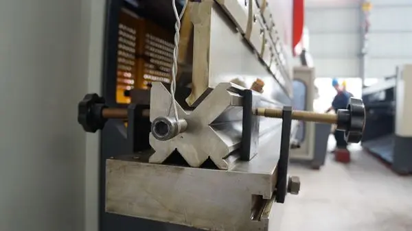 Used Small Wc67K Cnc Electric 200Ton Press Brake For Sale