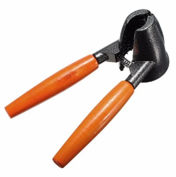 Factory Direct Sales High Quality 110g Wooden handle Nut Cracker