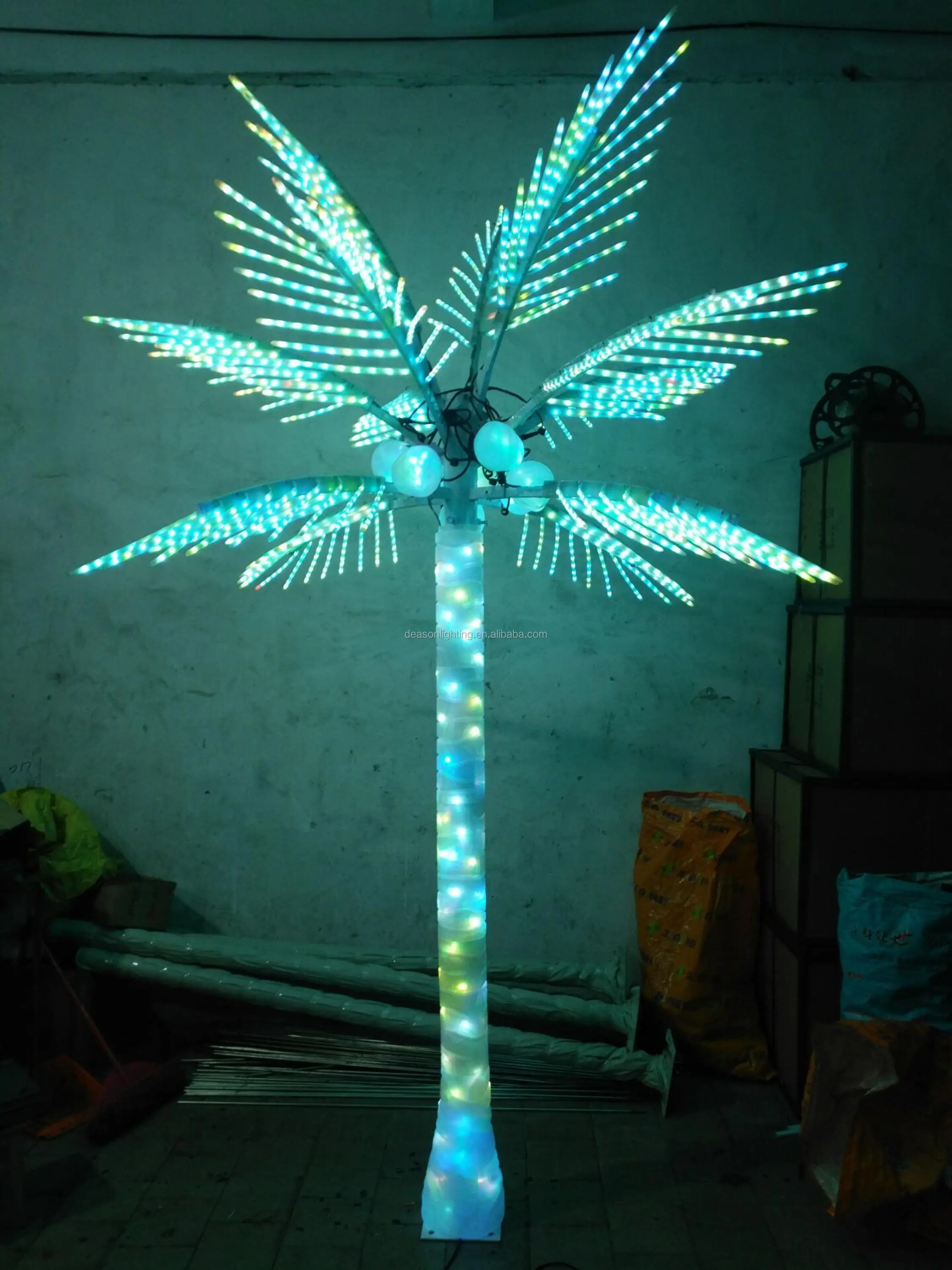 Light up palm tree