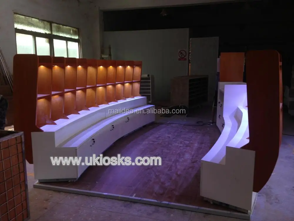 mall shoes kiosk 