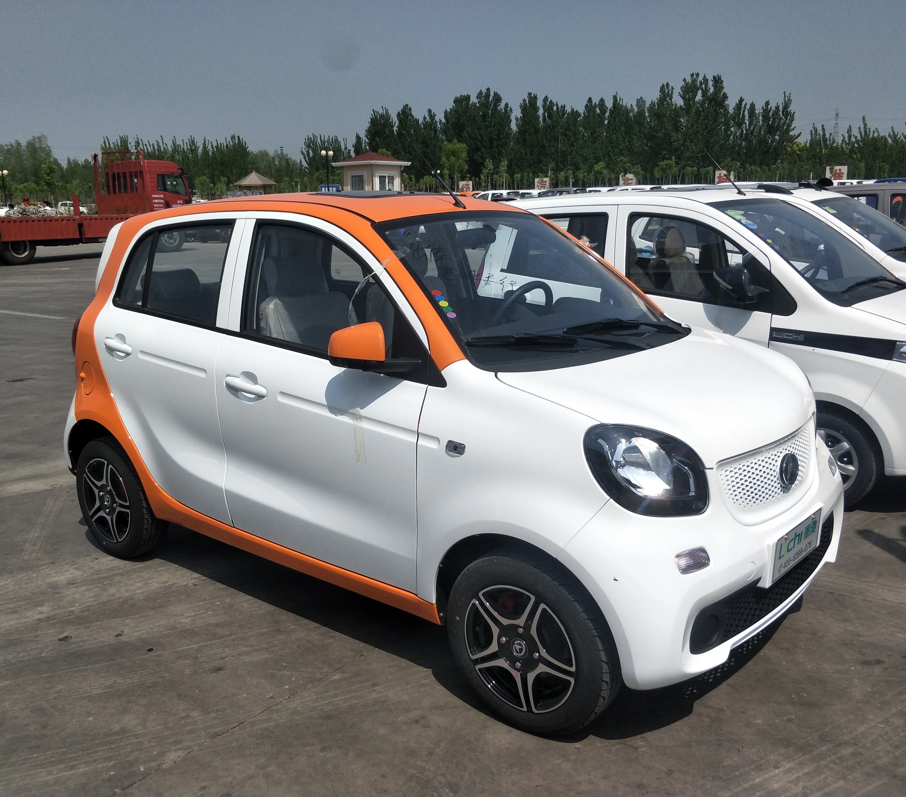 Fashionable 4 Seats Smart New Energy Electric Car With 5 6kw Motor Fashionable 4 Seats Smart New Energy Electric Car With 5 6kw Motor Good For Taxi And Family Use