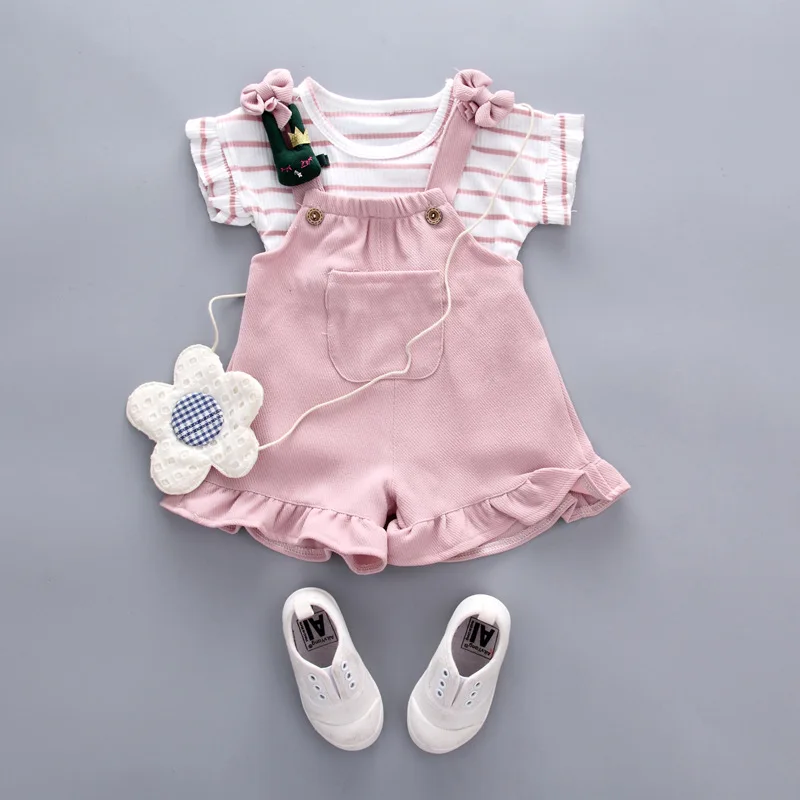 Маленькая одежда для новорожденных