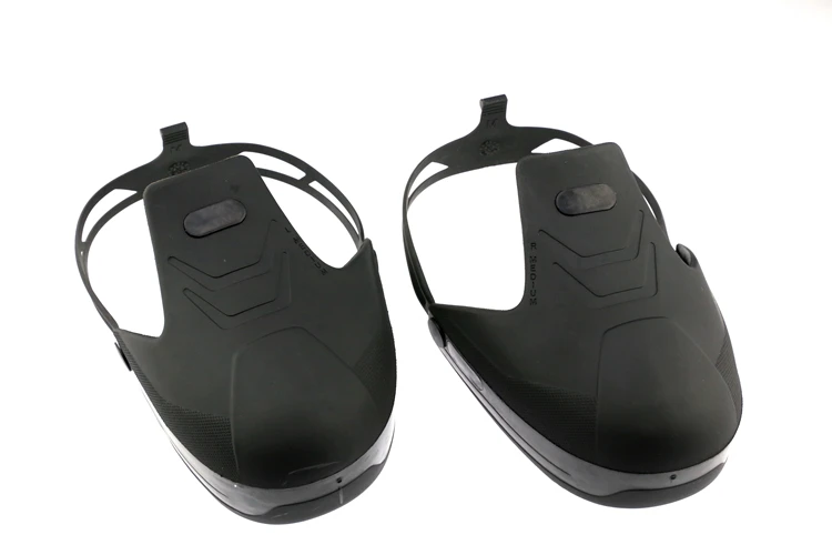 Rubber anti-slip shoe cover with steel toe EN459