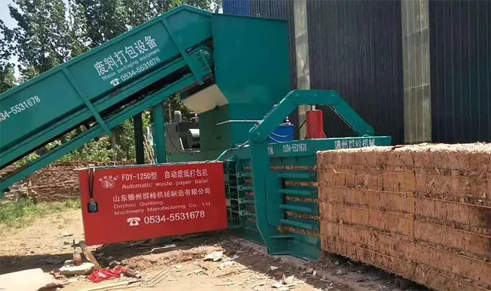 hydraulic hay baler