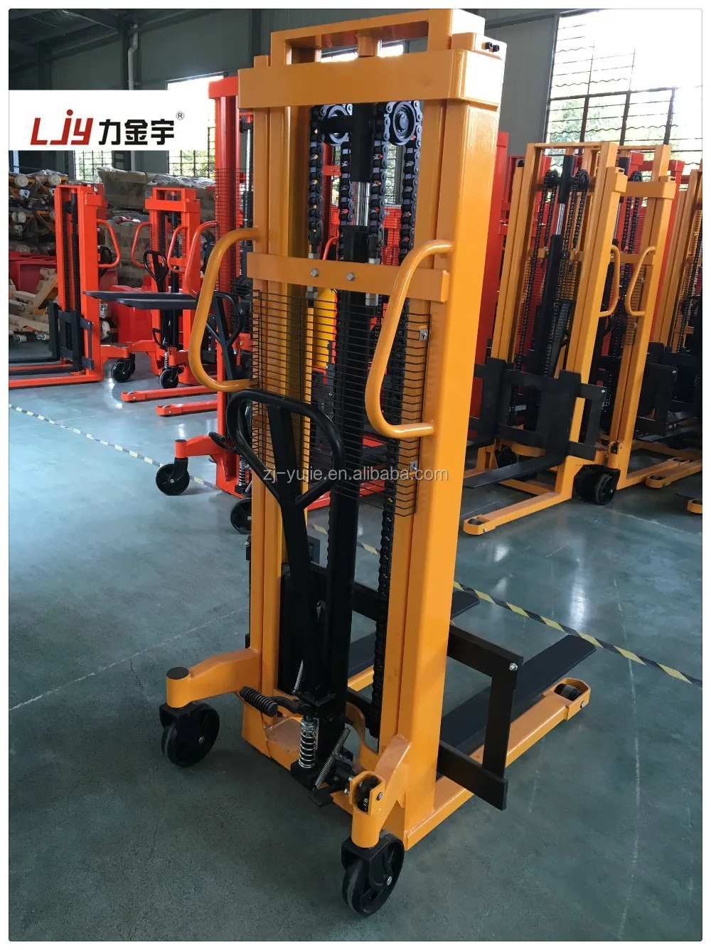 Cheap 2000kg Hand Manual Forklift Prices For Sale Manual Stacker Hand