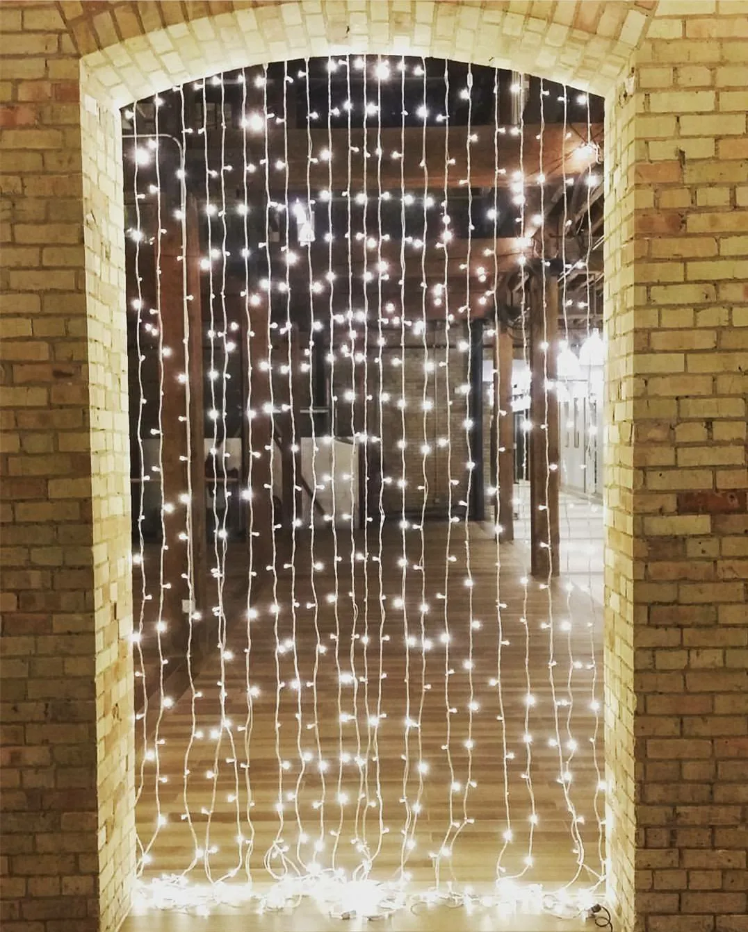 Hot Selling Low Price Holiday Decoration Twinkle Star 300 LED Window Curtain String Light Wed Christmas White Warm Customized